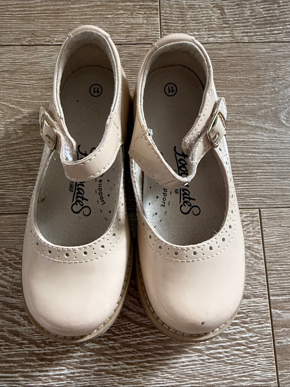 FootMates Girls Mary Jane Dress Shoes in Pale Beige